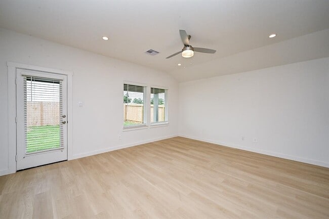 Building Photo - 1602 Mazzini Dr