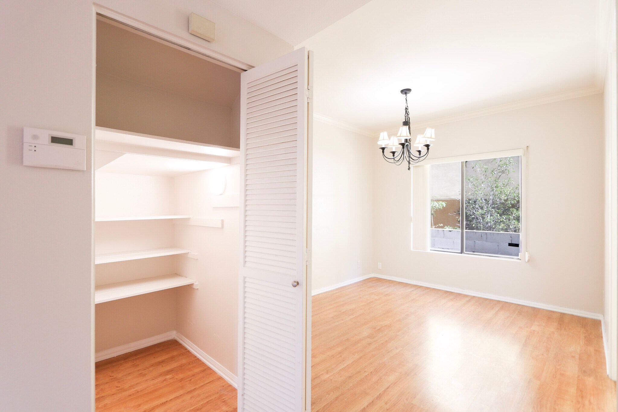 Building Photo - 1328 S Bundy Dr