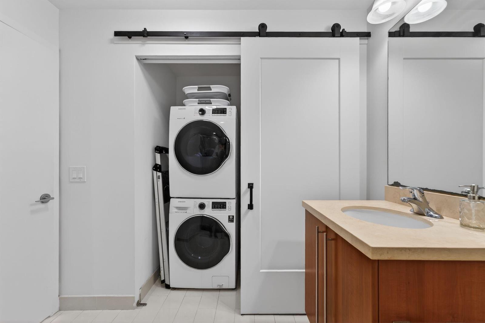 Building Photo - 1111 SW 1st Ave