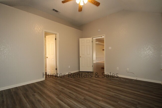 Building Photo - 4001 Tallwood Dr