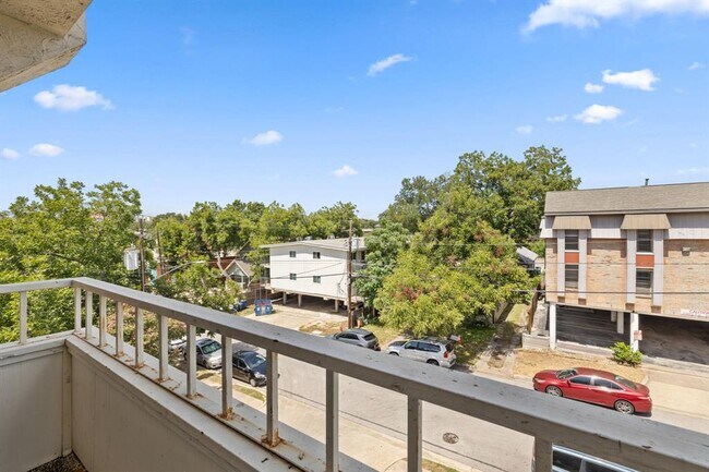 Building Photo - 3115 Helms St