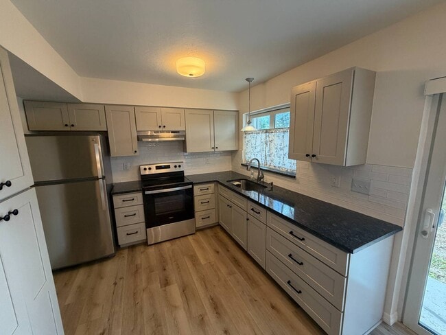 Building Photo - 1595 Adrian St