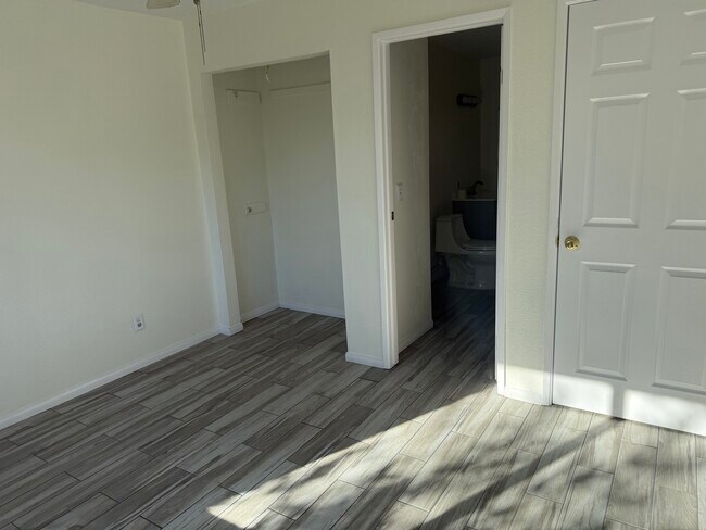 Master bedroom - 118 W Santa Fe Ave