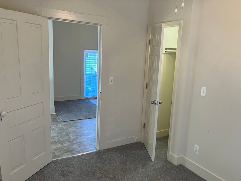 504 1/2 bedroom - 504 E Clinton St.