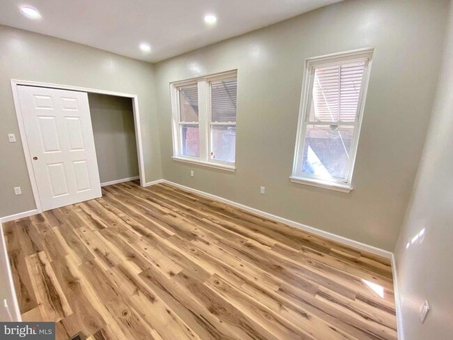 Building Photo - 1426 W Rockland St