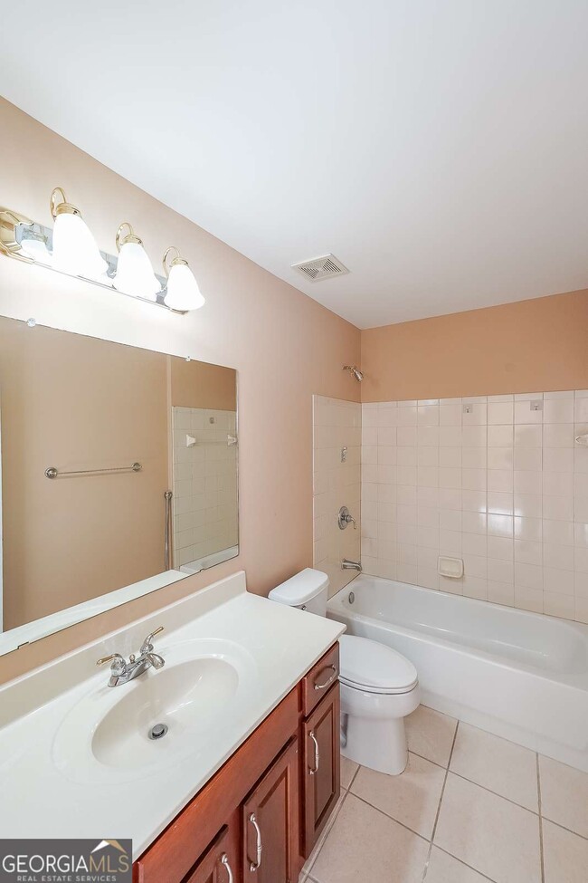 Building Photo - 1128 Southland Bluff