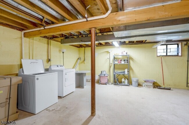 Building Photo - 182 Wildflower Ln