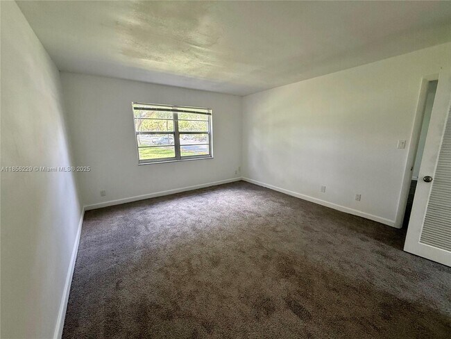 Building Photo - 8735 Ramblewood Dr