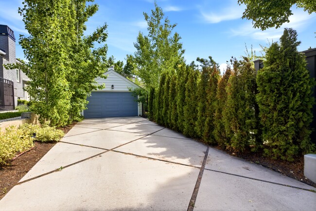 Building Photo - 967 S 1300 E