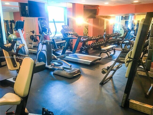 Building Photo - 9201 Collins Ave