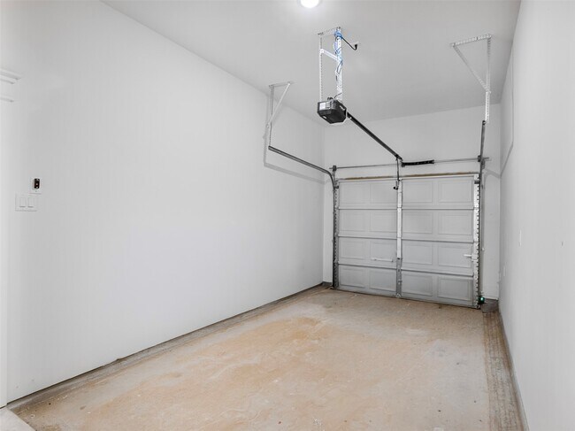 Building Photo - 4111 E Toliver St