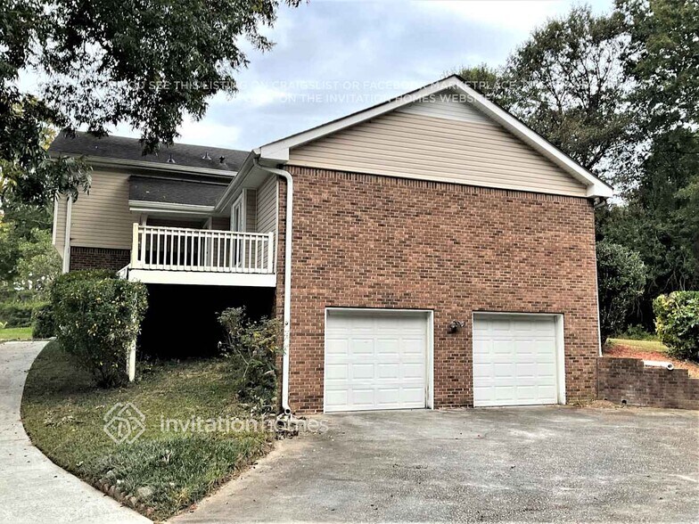 Building Photo - 1212 Summit Chase Dr SW