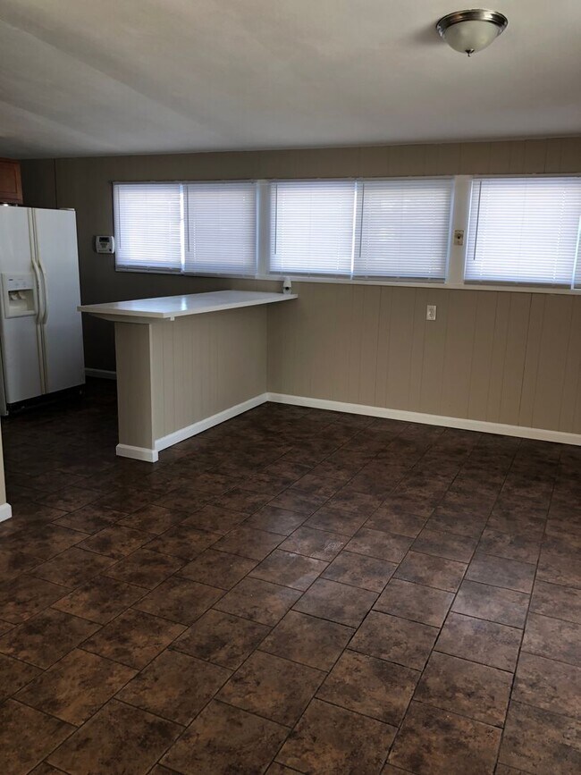 Building Photo - Bright and Spacious 4 Bedroom Home! $300 o...