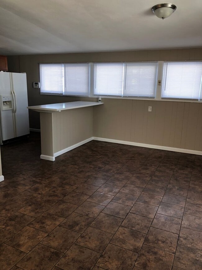 Building Photo - Bright and Spacious 4 Bedroom Home!