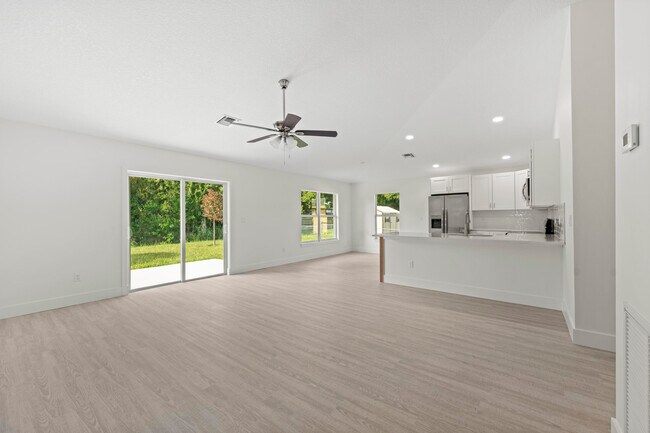 Building Photo - 7304 Miramar Ave