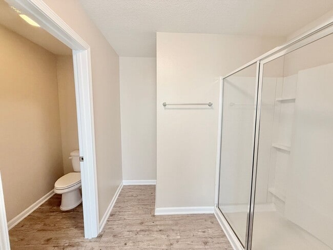 Building Photo - Spacious 5-Bedroom Home - Open Concept