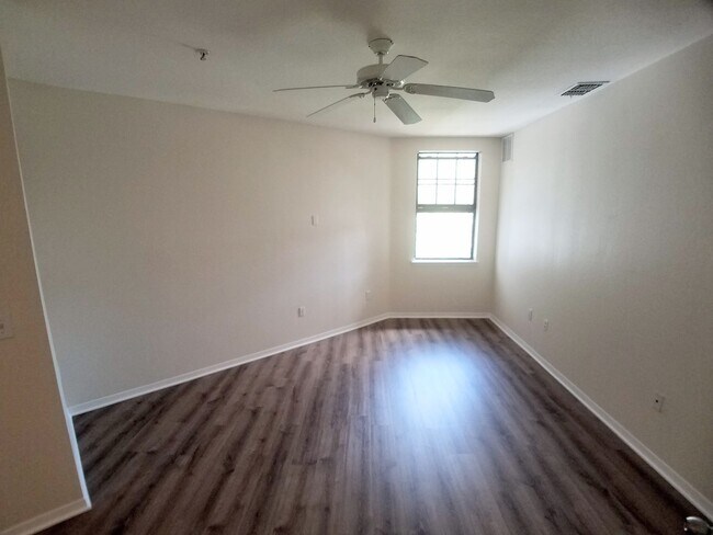 Building Photo - FOR RENT! Beautiful 1/1 Pool View Condo @ ...