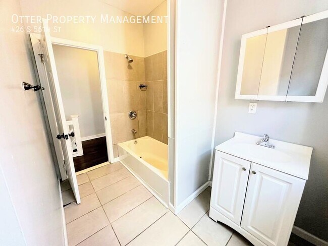 Building Photo - 426 S 56th St