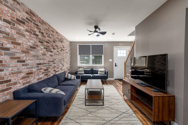 Building Photo - 1055 Parksley Ave