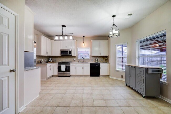 Building Photo - 3719 Wild Oak Dr
