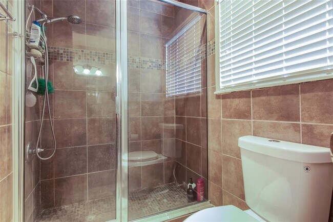 Building Photo - 9344 Briar Forest Dr