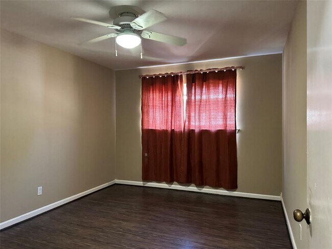 Building Photo - 15538 Baybrook Dr