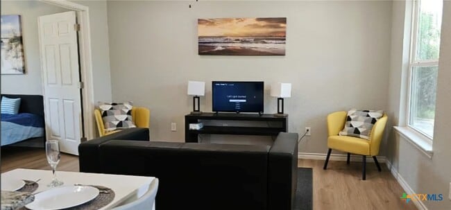 Building Photo - 1701 Sycamore St