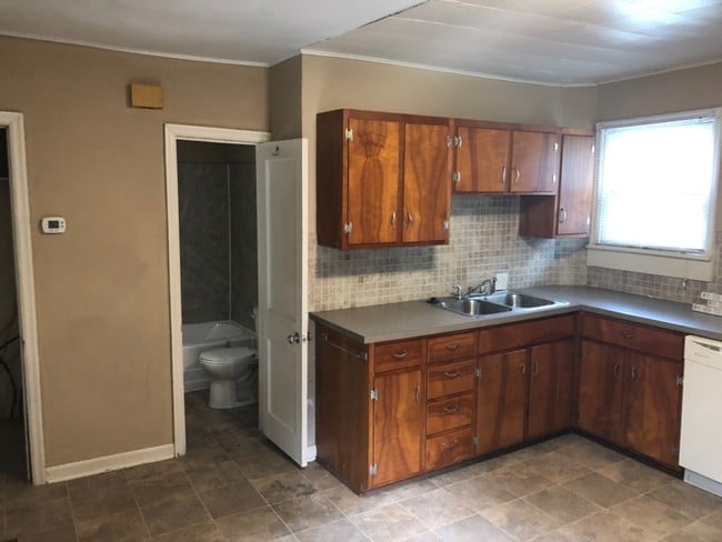 Building Photo - 420 Olive St