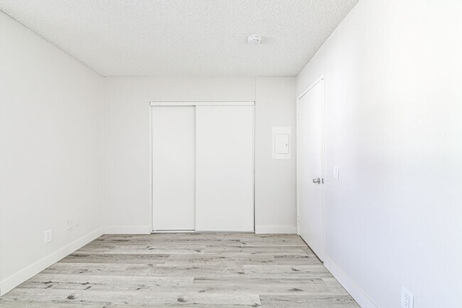 Interior Photo - 1128 Stanley Avenue