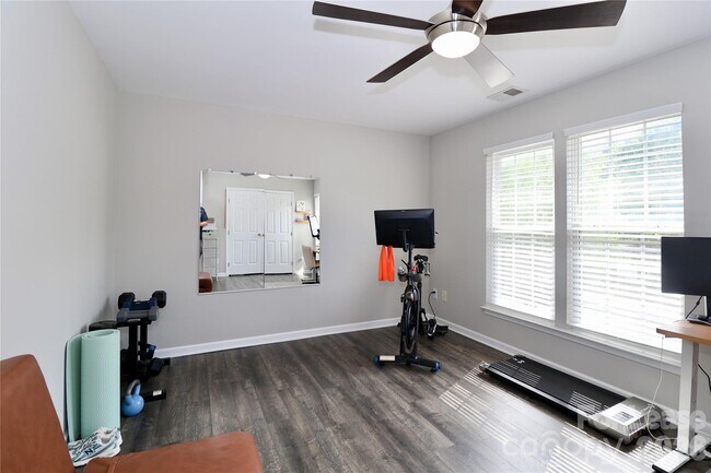 Building Photo - 17633 Delmas Dr