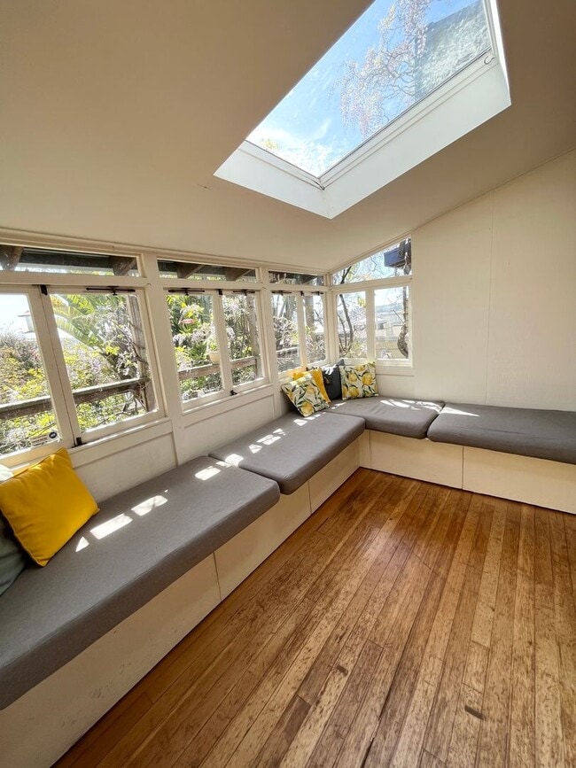 Building Photo - Bernal Heights Garden Cottage - Pet Friendly!