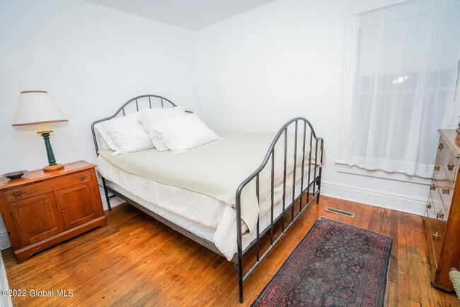 Building Photo - 140 Broad St