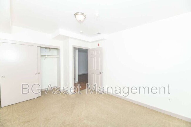 Building Photo - 1459 MacArthur Blvd