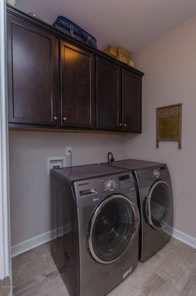 Building Photo - 219 Peggy's Trce