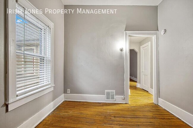 Building Photo - 62 Park St