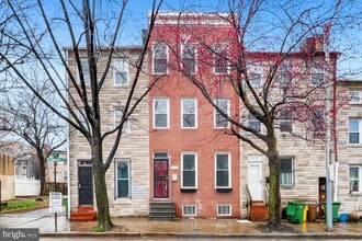 Building Photo - 1020 W Lombard St