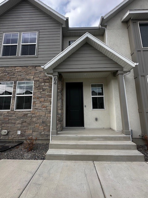 Building Photo - Mapleton 64