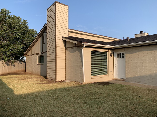 Building Photo - Cute duplex in North Lubbock
