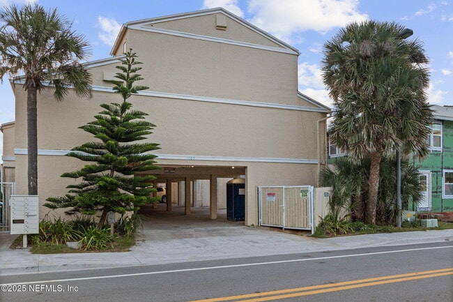 Building Photo - 1107 1st St S