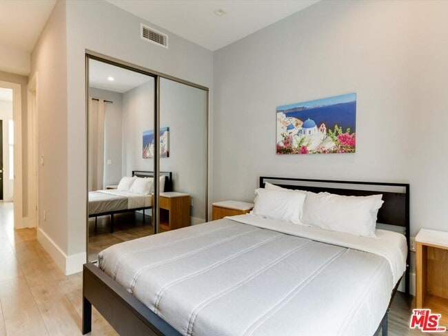 Building Photo - 4830 Pickford St