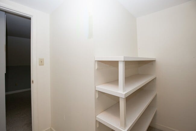 Building Photo - Cottage life in Southern Pines