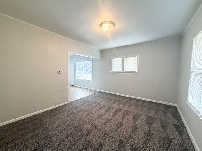 Building Photo - 2 BED, 1 BATH HOUSE