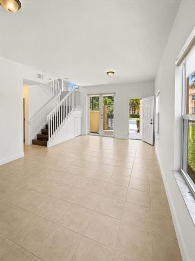 Building Photo - 906 SW 143rd Ave