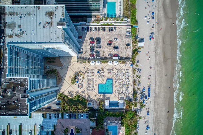 Building Photo - 2030 S Ocean Dr