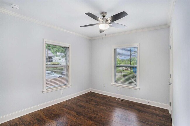 Building Photo - 3378 La Vista Dr