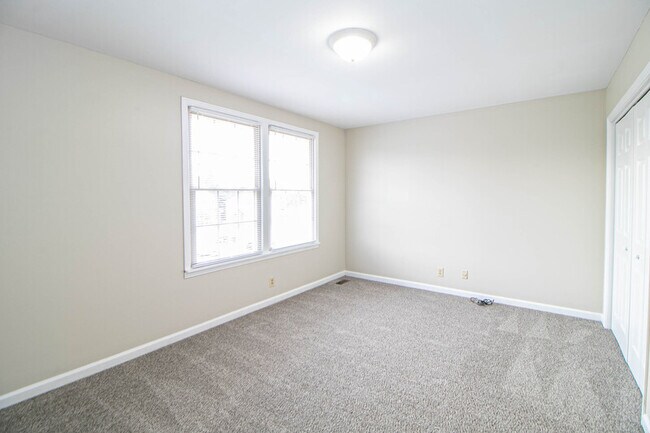 Building Photo - 814 Golf View Pl