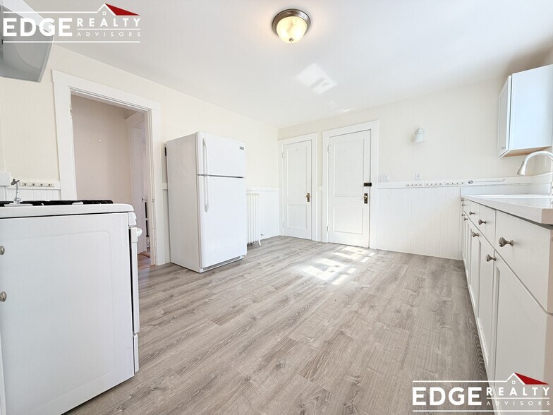 Building Photo - 62 S Hobart St