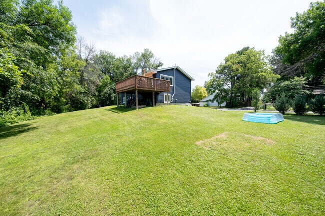 Building Photo - 8618 Wildwood Ave