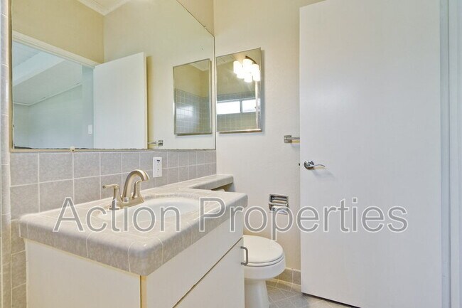 Building Photo - 3974 Duncan Pl