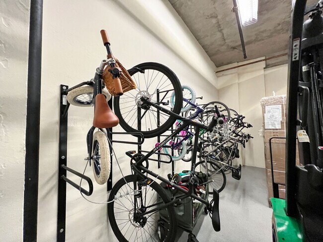 Building Photo - 690 Market St